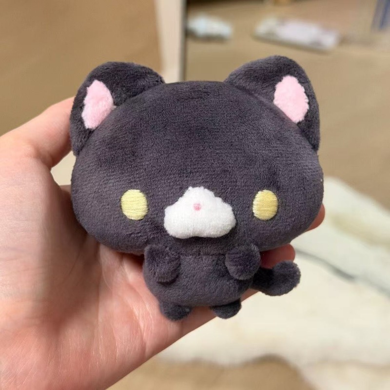 Cat Toys - 사랑스러운 갈색 곰과 작은 검은 고양이